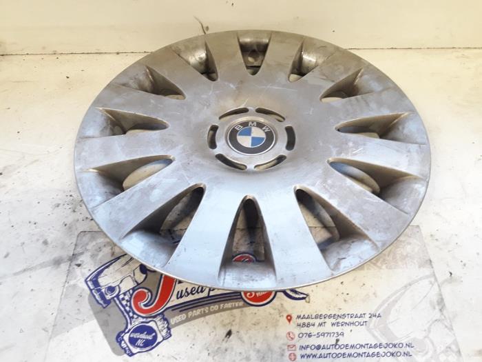 Wheel cover (spare) from a BMW 3 serie (E46/4) 318i 16V 2002