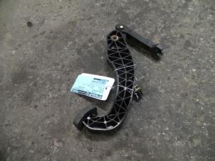 Used Clutch pedal Peugeot 206+ (2L/M) 1.4 HDi Price on request offered by Autodemontage Joko B.V.