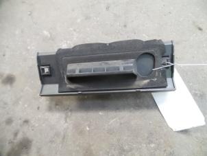 Used Tailgate handle Peugeot 206+ (2L/M) 1.4 HDi Price on request offered by Autodemontage Joko B.V.