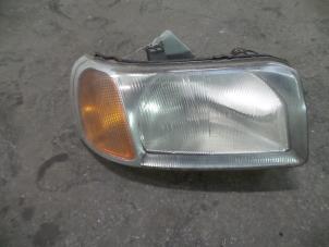 Used Headlight, right Landrover Freelander Hard Top 2.0 di Price on request offered by Autodemontage Joko B.V.
