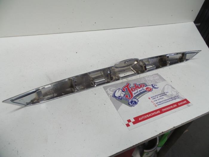 Tailgate handle from a Ford Focus 2 1.6 16V 2008