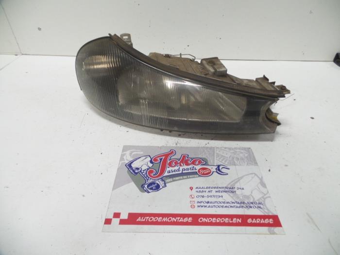 Używane Reflektor prawy Ford Mondeo II Wagon 2.0i 16V E2/96 EEC Cena na żądanie oferowane przez Autodemontage Joko B.V.