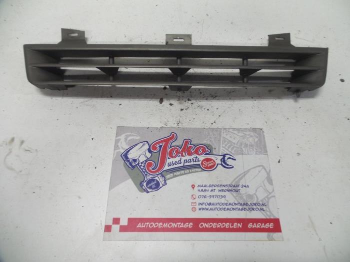 Używane Grill Opel Kadett E (33/34/43/44) 1.4 i L,LS,GL Cena na żądanie oferowane przez Autodemontage Joko B.V.