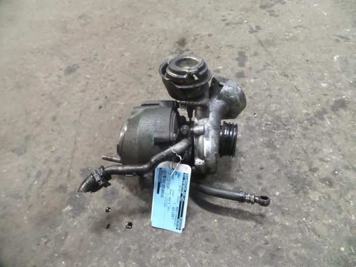 Turbo from a BMW 3 serie Compact (E46/5) 320td 16V 2002
