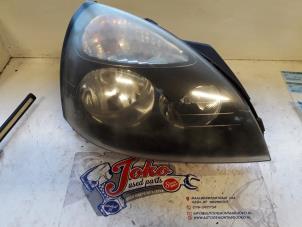 Used Headlight, right Renault Clio II (BB/CB) 1.4 16V Price on request offered by Autodemontage Joko B.V.