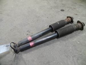 Used Shock absorber kit BMW 3 serie Compact (E46/5) 320td 16V Price on request offered by Autodemontage Joko B.V.