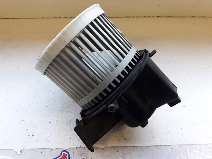 Heating and ventilation fan motor from a Fiat 500 (312) 1.2 69 2008
