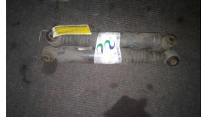 Gebrauchte Stoßdämpferset Peugeot 807 2.0 HDi FAP Preis auf Anfrage angeboten von Autodemontage Joko B.V.