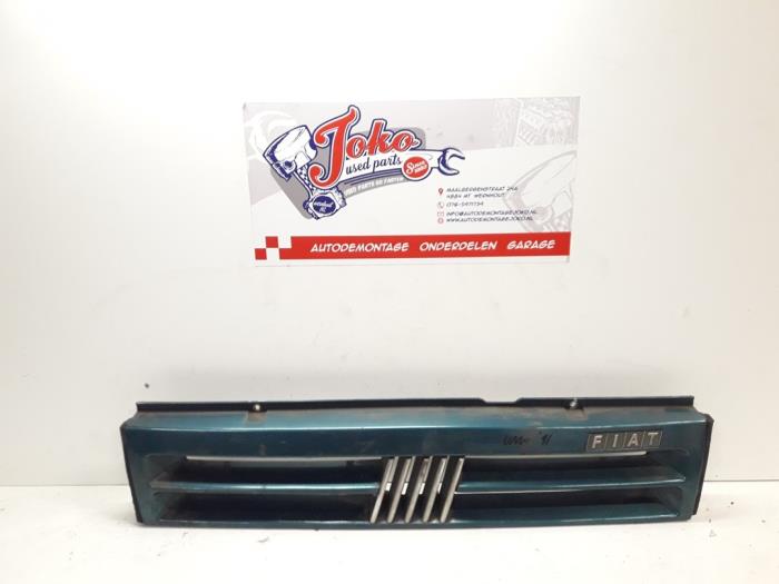 Używane Grill Fiat Uno Cena na żądanie oferowane przez Autodemontage Joko B.V.