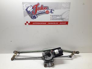 Used Wiper mechanism Renault Clio (B/C57/357/557/577) 1.2e Kat. Price on request offered by Autodemontage Joko B.V.