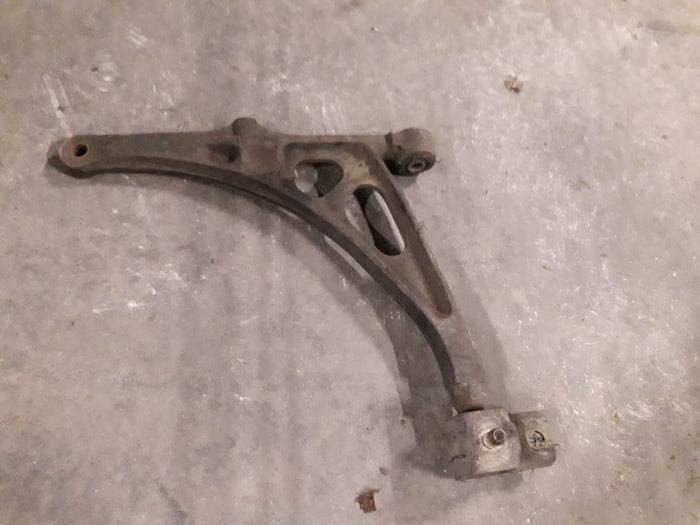 Front lower wishbone, left from a Peugeot 405 I (15B) 1.9 MI 16 1989