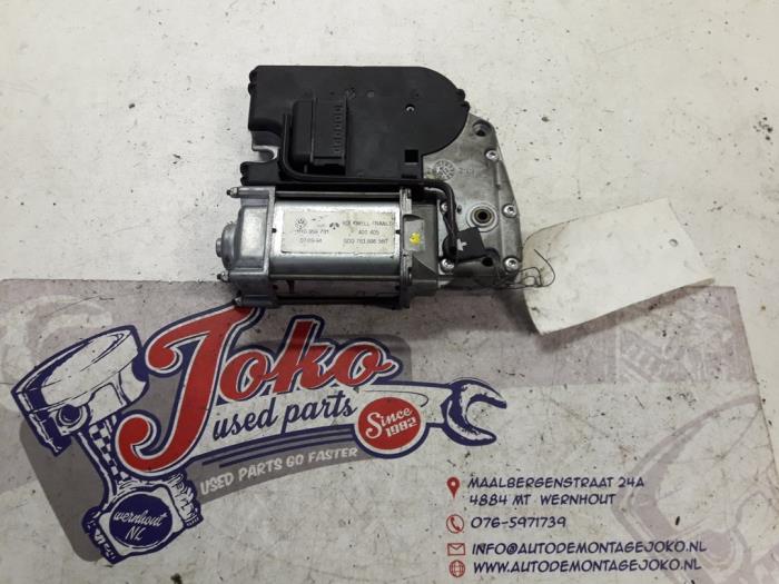 Używane Silnik szyberdachu Volkswagen Golf III (1H1) 1.8 GL,GT Cena na żądanie oferowane przez Autodemontage Joko B.V.