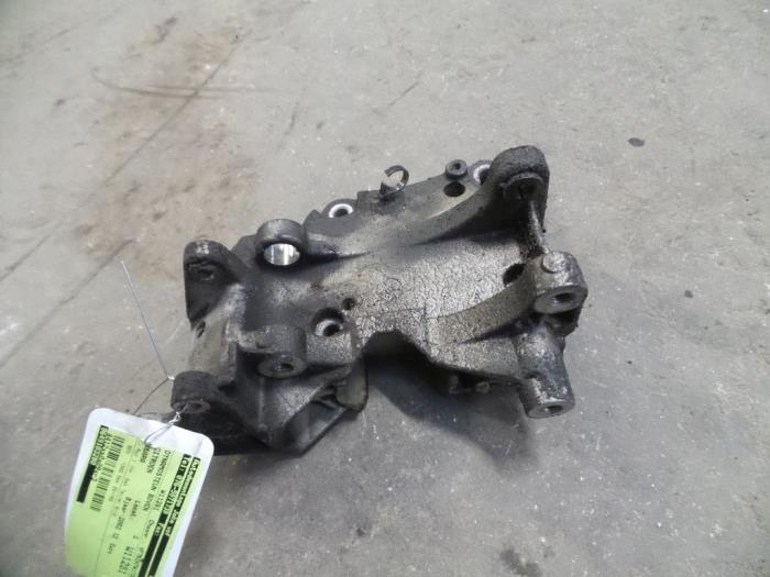 Used Alternator upper bracket Citroen Xsara (N1) 1.4 Price on request offered by Autodemontage Joko B.V.