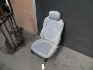 Używane Fotel prawy Ford Fiesta 4 1.25 16V Cena na żądanie oferowane przez Autodemontage Joko B.V.