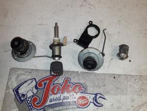 Usagé Kit serrure cylindre (complet) Ford KA Prix sur demande proposé par Autodemontage Joko B.V.