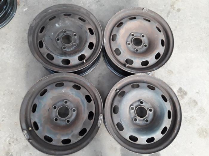 Set of wheels from a Volkswagen Golf IV (1J1) 1.6 1999