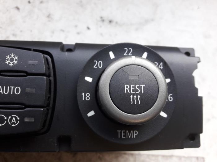 Heater control panel from a BMW 5 serie (E60) 530i 24V 2003