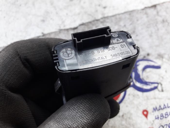 Panic lighting switch from a BMW 5 serie (E60) 530i 24V 2003