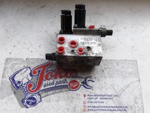 Used Hydraulic suspension pump BMW 5 serie (E60) 530i 24V Price on request offered by Autodemontage Joko B.V.