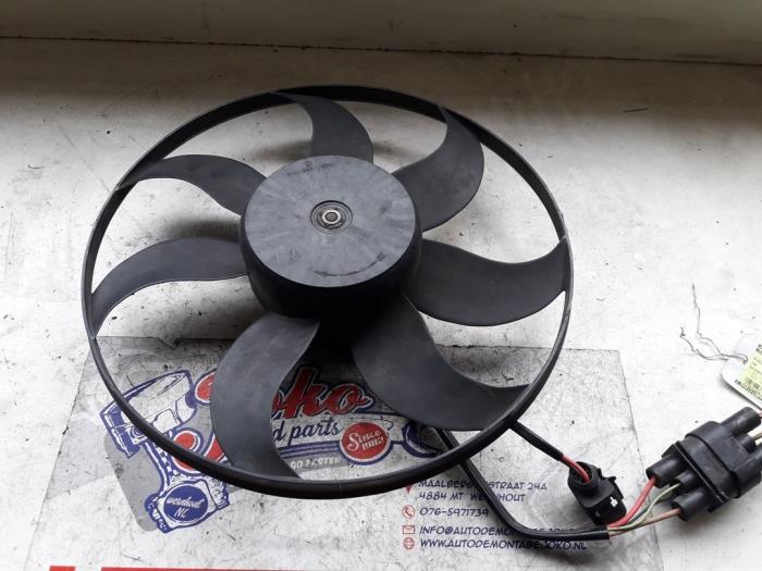 Cooling fans from a Volkswagen Scirocco (137/13AD) 1.4 TSI 160 16V 2009