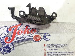 Used Bonnet lock mechanism Nissan Terrano II (R20/TR50) 2.7 TDi Price on request offered by Autodemontage Joko B.V.