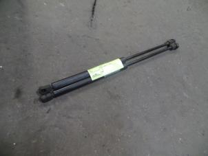 Used Rear gas strut, left Volkswagen Polo III (6N2) 1.9 SDI Price on request offered by Autodemontage Joko B.V.