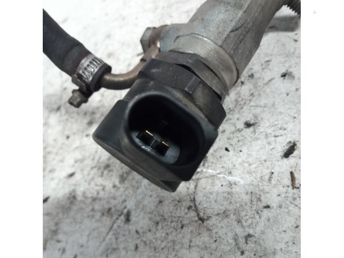 Fuel injector nozzle from a BMW 3 serie (E46/2) 320 Cd 16V 2004