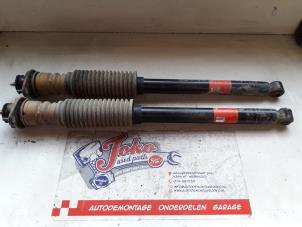 Used Shock absorber kit BMW 3 serie (E46/2) 320 Cd 16V Price on request offered by Autodemontage Joko B.V.