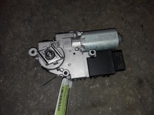 Used Sunroof motor Opel Signum (F48) 2.2 DGI 16V Price on request offered by Autodemontage Joko B.V.