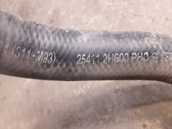 Radiator hose from a Kia Cee'd (EDB5) 1.6 CRDi 16V 2011