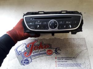 Gebrauchte Radio CD Spieler Renault Twingo II (CN) 1.2 16V Preis auf Anfrage angeboten von Autodemontage Joko B.V.
