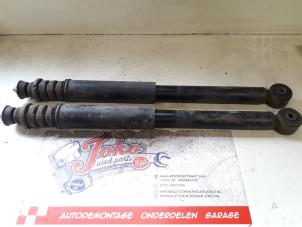 Used Shock absorber kit Renault Twingo II (CN) 1.2 16V Price on request offered by Autodemontage Joko B.V.