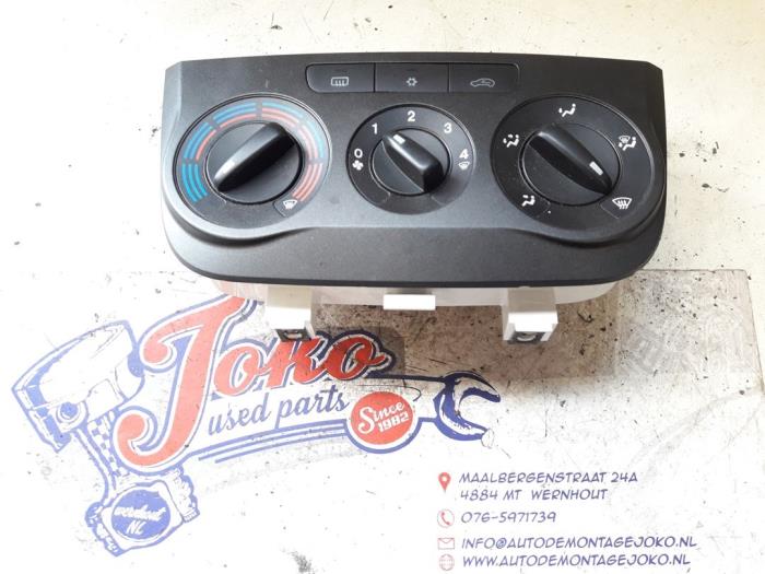 Heater control panel from a Fiat Punto III (199) 1.4 Natural Power 2008