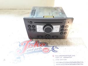 Usados Reproductor de CD y radio Opel Corsa C (F08/68) 1.2 16V Twin Port Precio de solicitud ofrecido por Autodemontage Joko B.V.