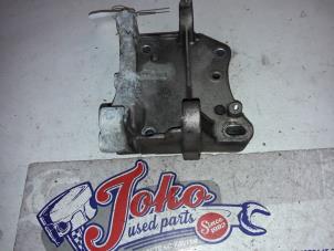 Used Air conditioning bracket Peugeot 307 SW (3H) 1.6 16V Price on request offered by Autodemontage Joko B.V.