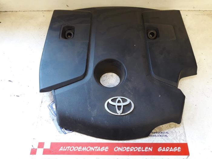 Engine protection panel from a Toyota Hilux VI 2.4 D 16V 4WD 2017