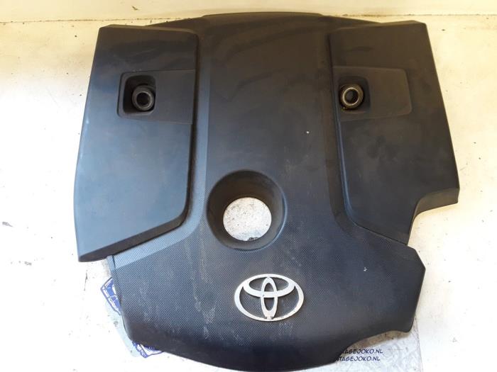 Engine protection panel from a Toyota Hilux VI 2.4 D 16V 4WD 2017