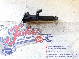 Used Headlight washer Toyota Hilux VI 2.4 D 16V 4WD Price on request offered by Autodemontage Joko B.V.
