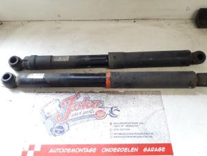 Used Shock absorber kit Toyota Hilux VI 2.4 D 16V 4WD Price on request offered by Autodemontage Joko B.V.