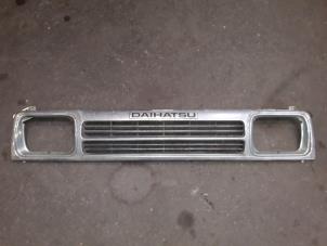Usagé Calandre Daihatsu Feroza Soft Top (F300) 1.6 DX,EL,SE 16V Hard Top Prix sur demande proposé par Autodemontage Joko B.V.