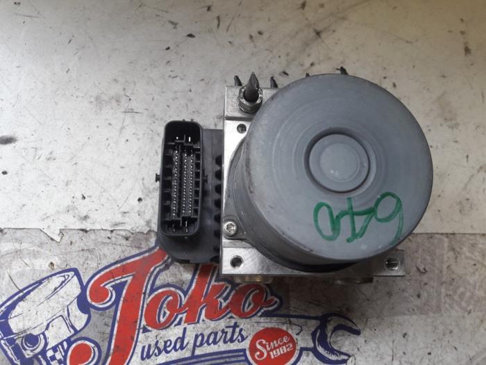 ABS pump Toyota Hilux VI 2.4 D 16V 4WD 11604047100 2GDFTV ADVICS