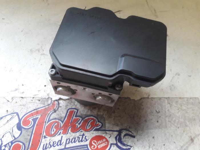 ABS pump Toyota Hilux VI 2.4 D 16V 4WD 11604047100 2GDFTV ADVICS