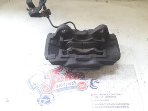 Used Front brake calliper, right Toyota Hilux VI 2.4 D 16V 4WD Price on request offered by Autodemontage Joko B.V.