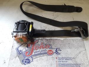 Used Front seatbelt, left Toyota Hilux VI 2.4 D 16V 4WD Price on request offered by Autodemontage Joko B.V.
