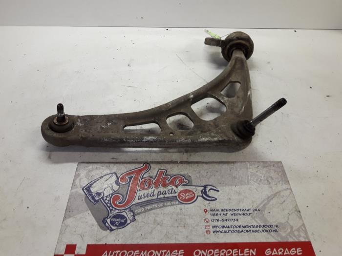 Front lower wishbone, right from a BMW 3 serie (E46/4) 316i 2002