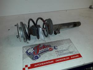 Used Front shock absorber rod, right BMW 3 serie (E46/4) 318d 16V Price on request offered by Autodemontage Joko B.V.