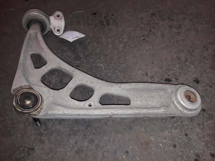 Front lower wishbone, right from a BMW 3 serie (E46/4) 318d 16V 2002