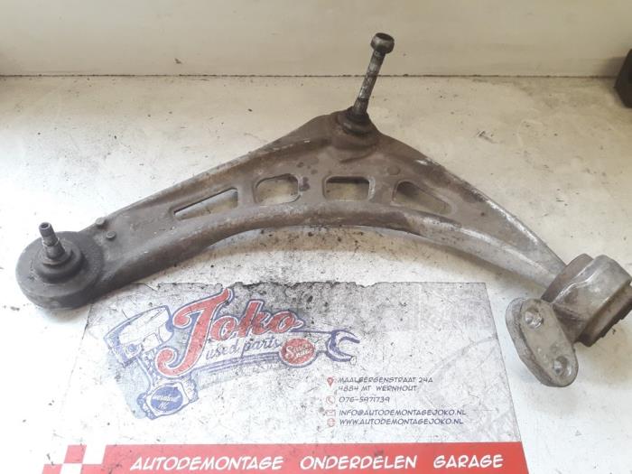 Front lower wishbone, left from a BMW 3 serie Compact (E46/5) 325ti 24V 2001