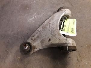 Usados Brazo portante lado superior izquierda delante Alfa Romeo 147 (937) 1.6 Twin Spark 16V Precio de solicitud ofrecido por Autodemontage Joko B.V.
