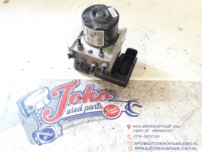 Używane Pompa ABS Fiat Doblo Cargo (263) 1.3 MJ 16V DPF Euro 5 Cena na żądanie oferowane przez Autodemontage Joko B.V.